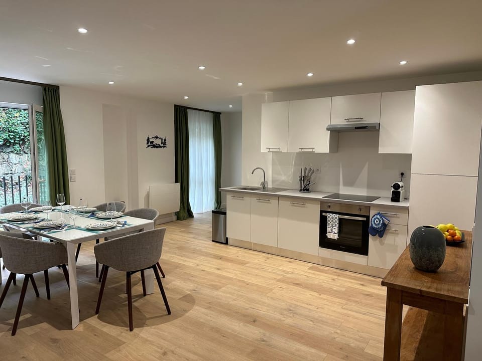 Property building, Kitchen or kitchenette, Living room