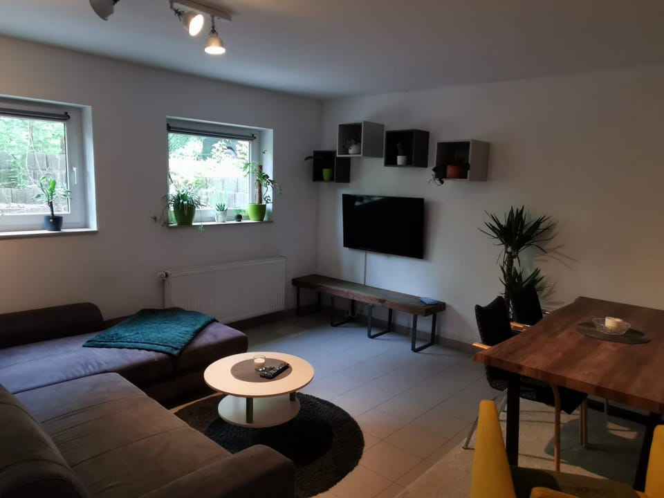 Communal lounge/ TV room, TV and multimedia, Living room, Seating area, Evening entertainment
