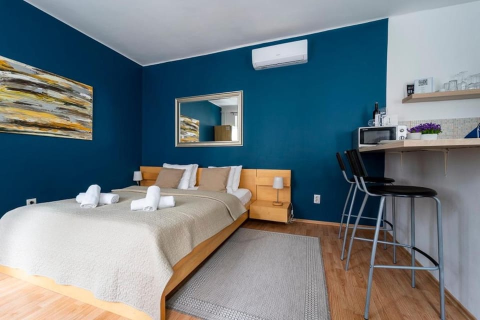 Bed, Bedroom, air conditioner