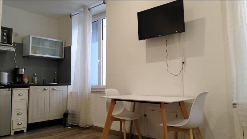 TV and multimedia, Kitchen or kitchenette, Dining area