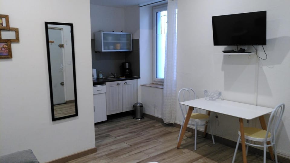 TV and multimedia, Kitchen or kitchenette, Dining area