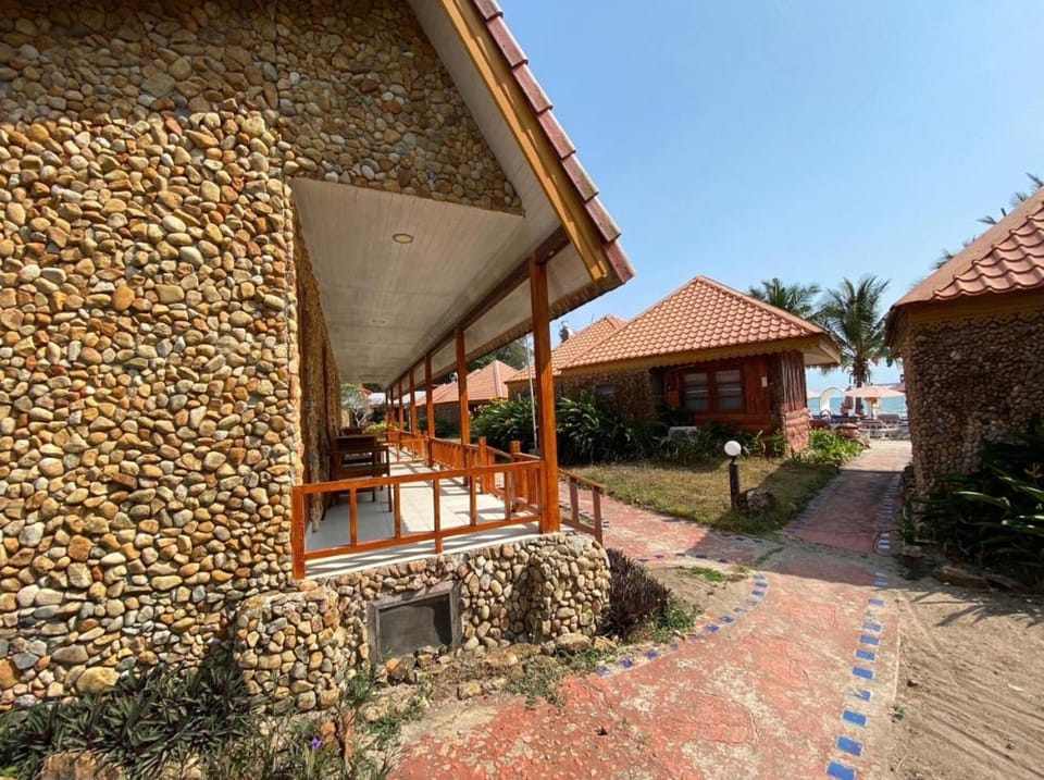 Family Bungalow Near Beach At Kohchang Resort House in Ko Chang