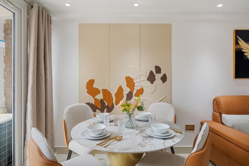 Living room, Seating area, Dining area