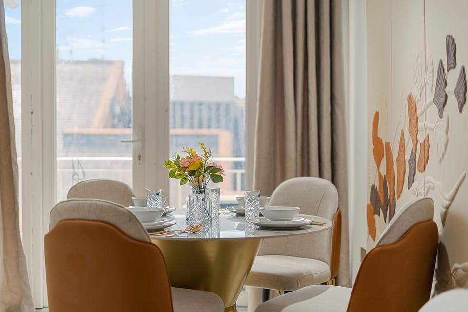 Living room, Seating area, Dining area