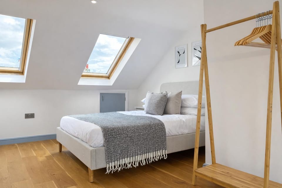 Bed, Photo of the whole room, Bedroom