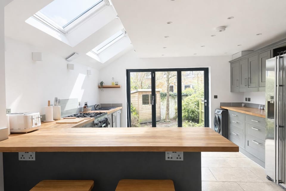 Garden, Coffee/tea facilities, dishwasher, microwave, oven, stove, washing machine, kitchen