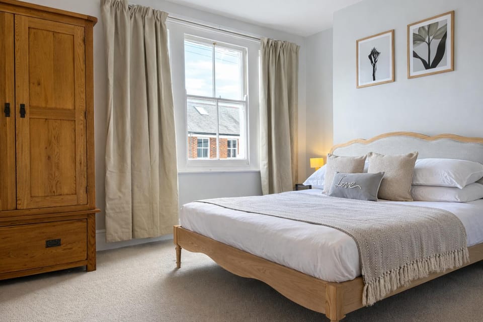 Bed, Bedroom, cot, wardrobe