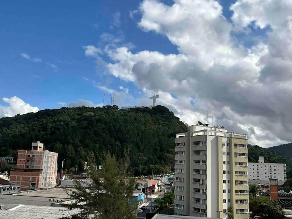 Studio Balneário Camboriú SC Com Vista Para o Cristo Luz Perto da Praia Apartment in Camboriú