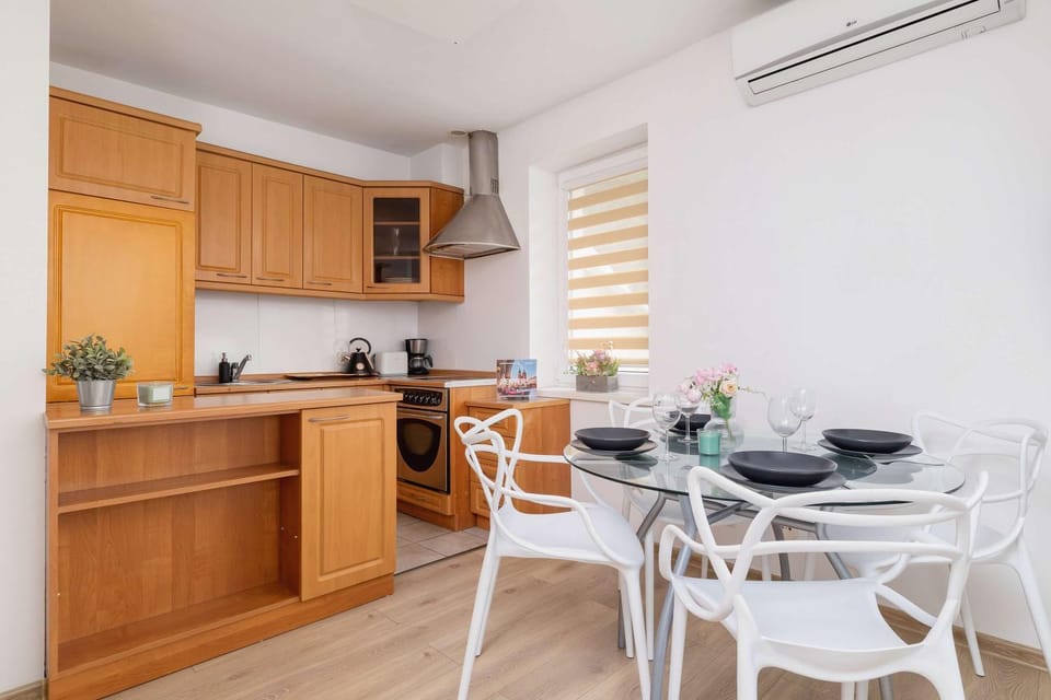 Kitchen or kitchenette, oven, stove