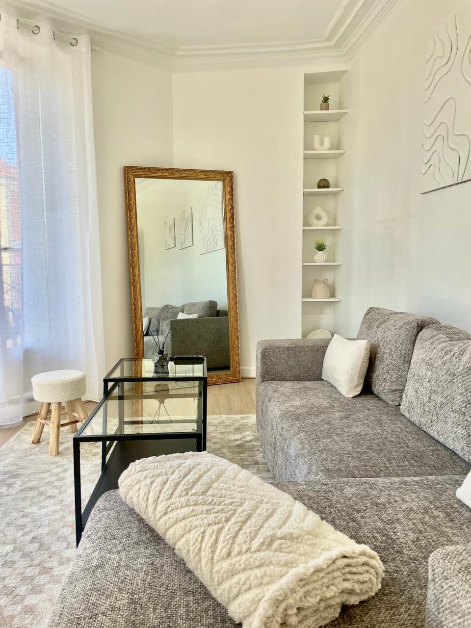 Appartement élégant aux portes de Paris Apartment in Paris