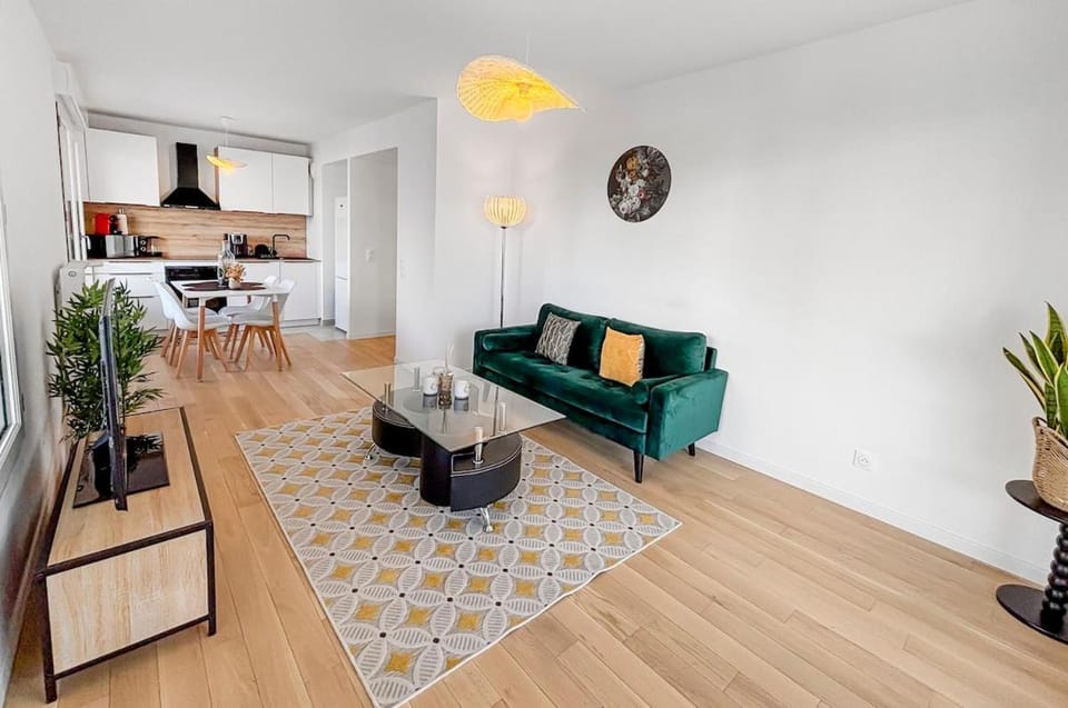 Balcon ensoleillé, design moderne Apartment in Île-de-France