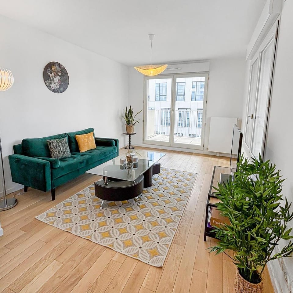 Balcon ensoleillé, design moderne Apartment in Île-de-France