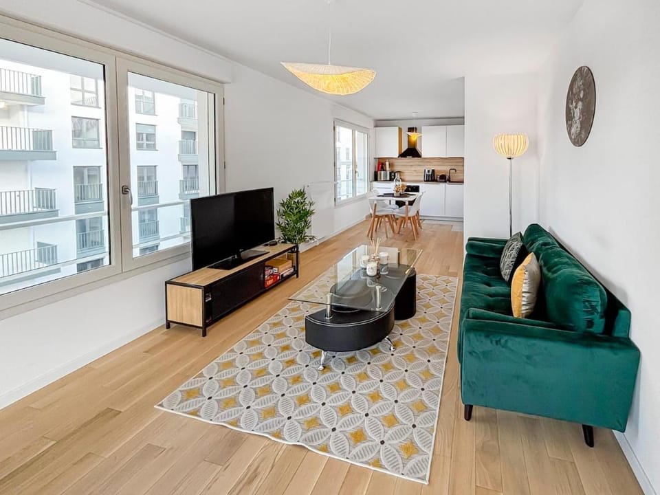 Balcon ensoleillé, design moderne Apartment in Île-de-France