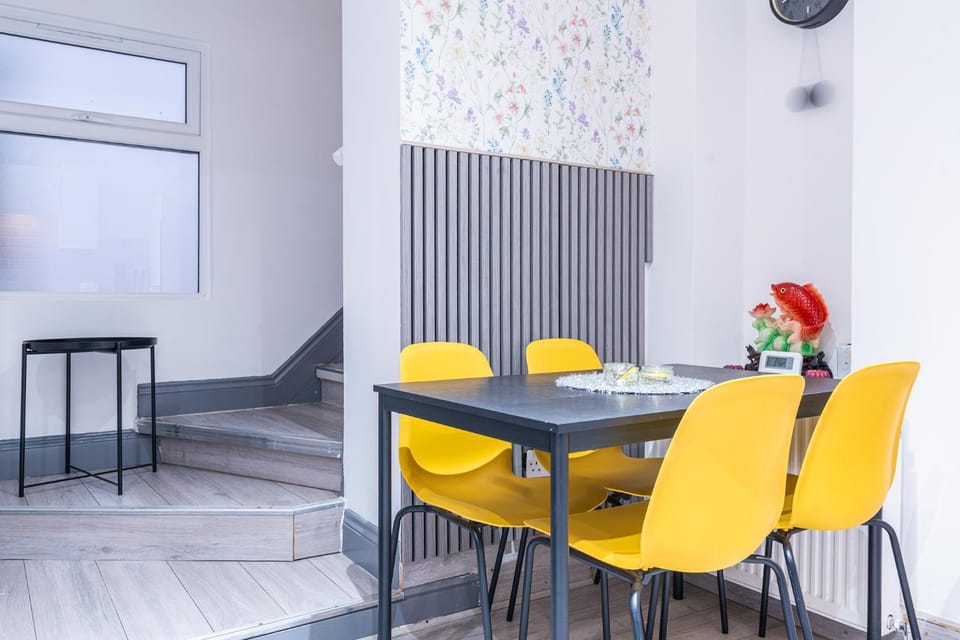 Seating area, Dining area