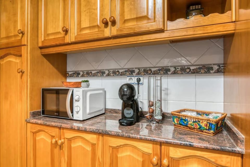 Coffee/tea facilities, Kitchen or kitchenette, minibar, stove, toaster