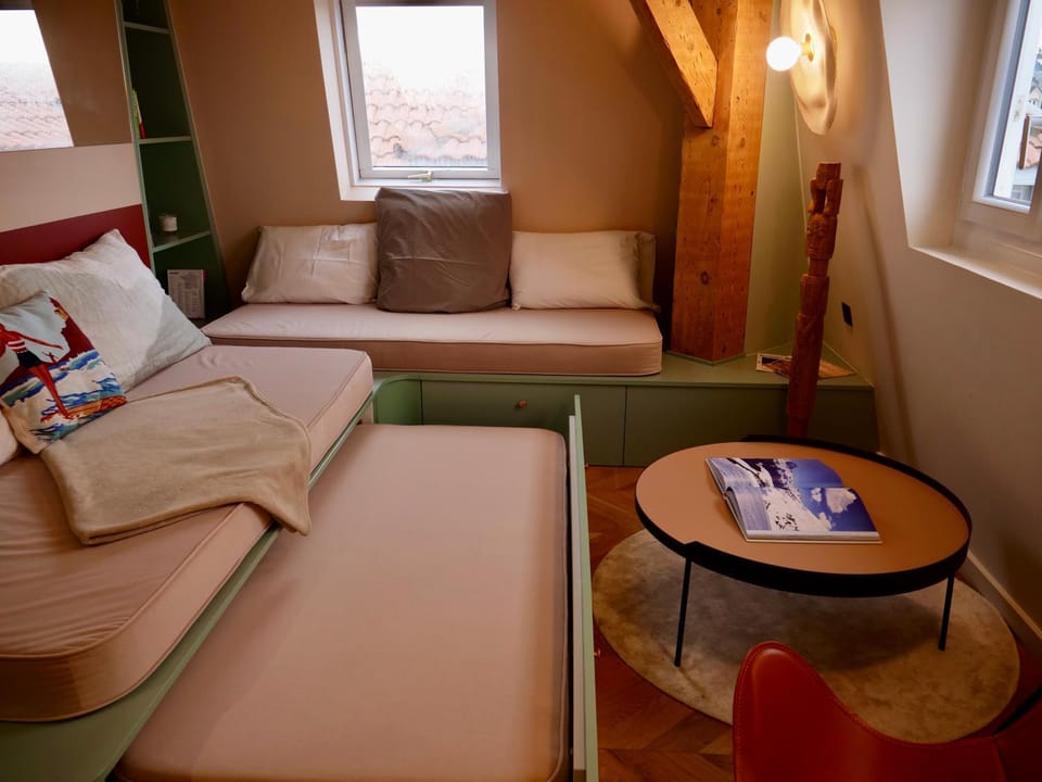 Bed, Living room