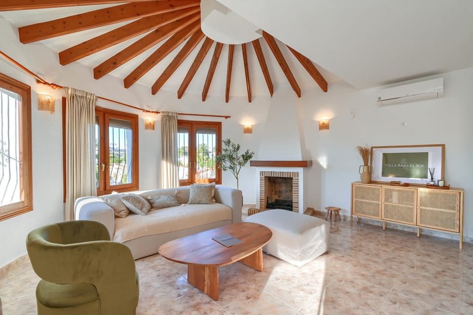 Communal lounge/ TV room, Living room