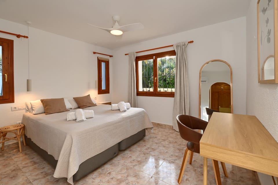 Bed, Bedroom