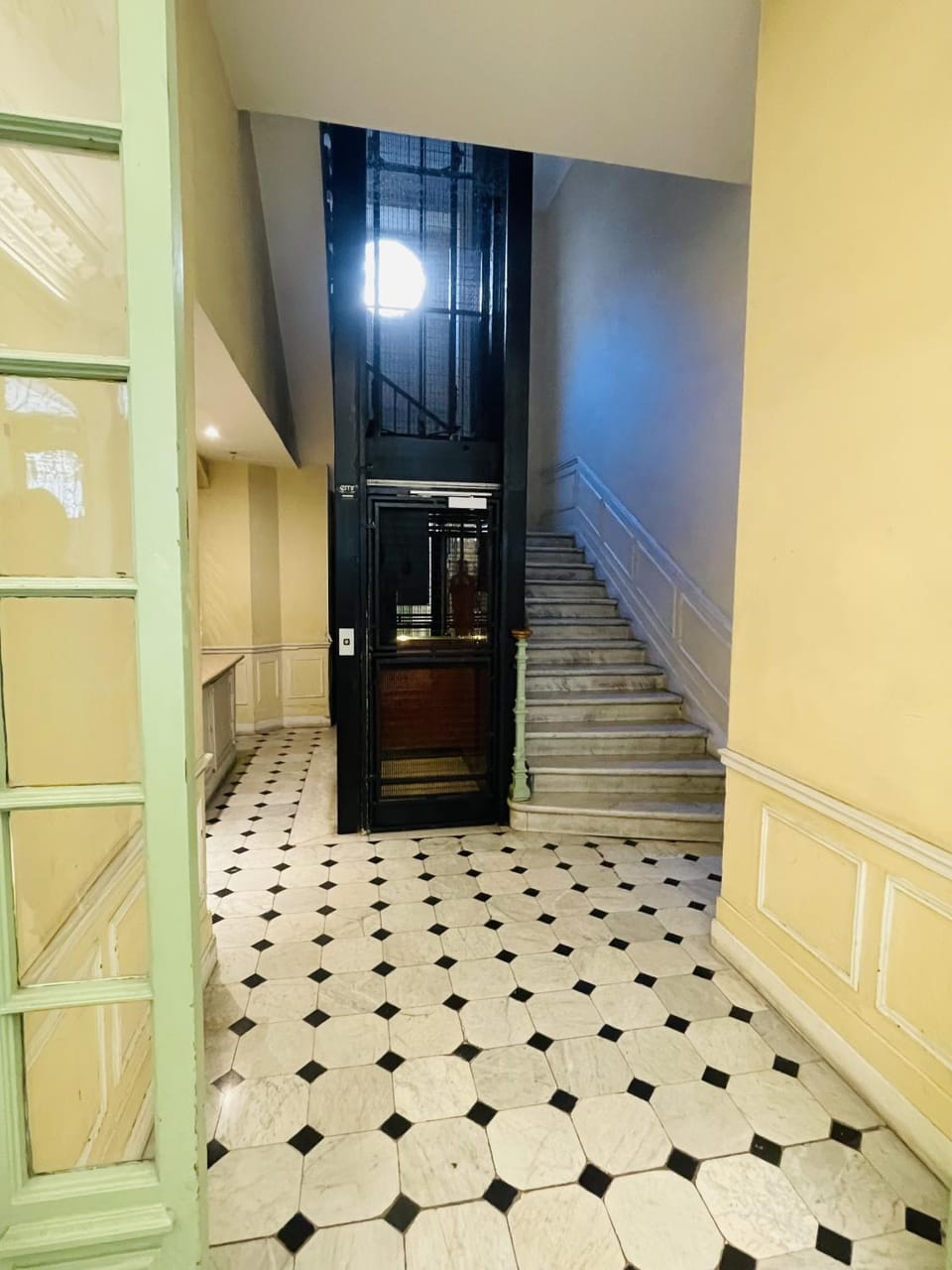Facade/entrance, elevator
