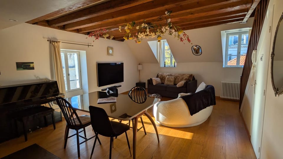 TV and multimedia, Living room, Dining area