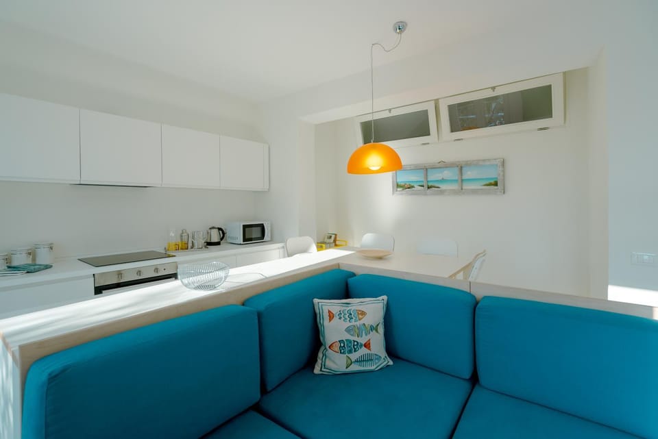 Kitchen or kitchenette, Living room, stove