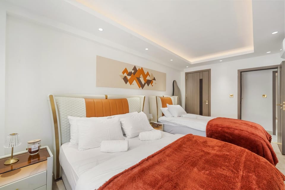 Bed, Bedroom, towels