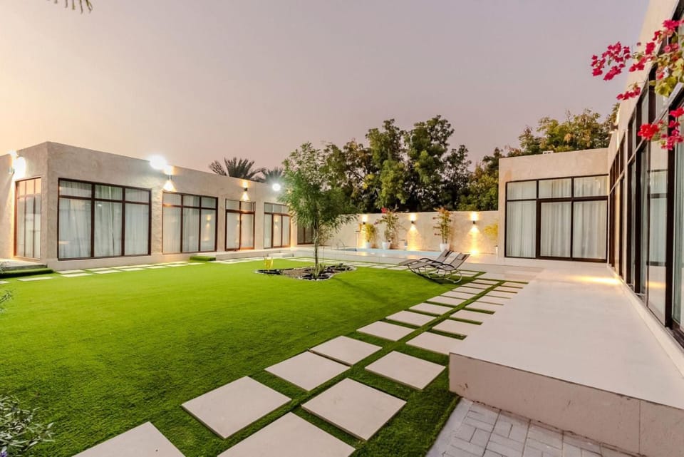 Property building, Natural landscape, Garden, Garden, Balcony/Terrace, Garden view