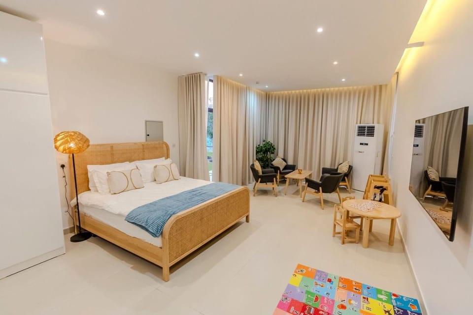 Bed, Photo of the whole room, Bedroom