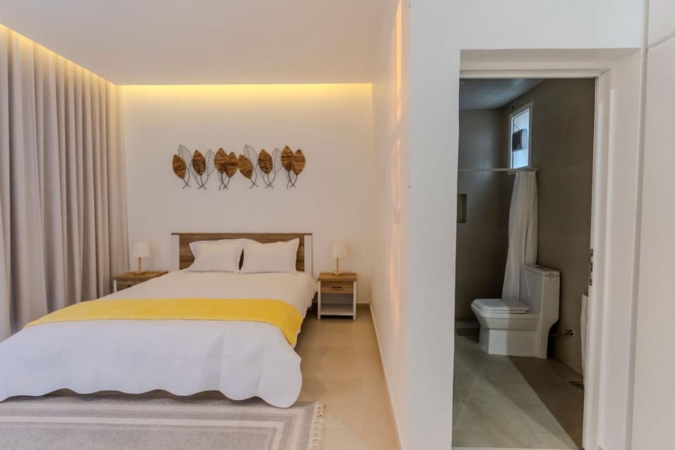 Bed, Bathroom, Bedroom