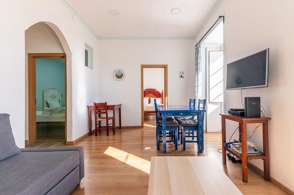 Alfama lisboa 2nd floor amazing river view Apartment in Lisbon