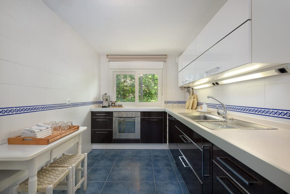 Kitchen or kitchenette, kitchen