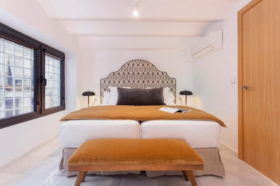 Bed, TV and multimedia, Photo of the whole room, Bedroom, wardrobe, air conditioner