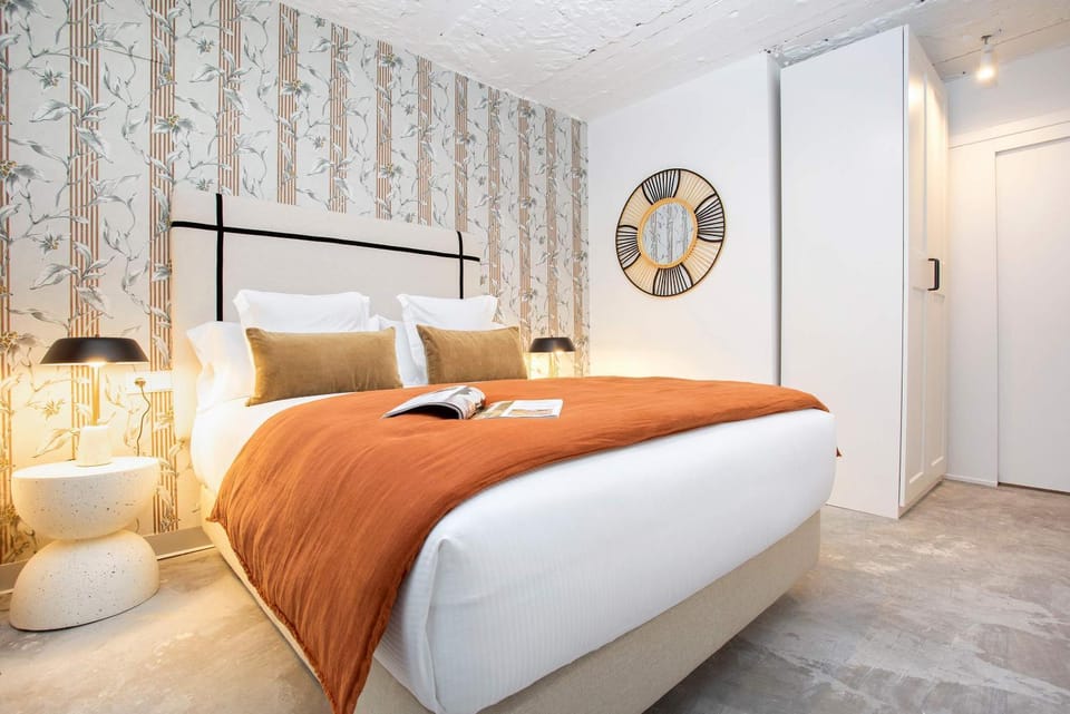 Bed, TV and multimedia, Photo of the whole room, Bedroom, wardrobe, air conditioner