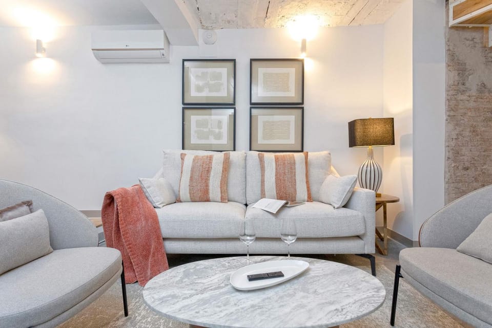 Living room, Seating area, air conditioner