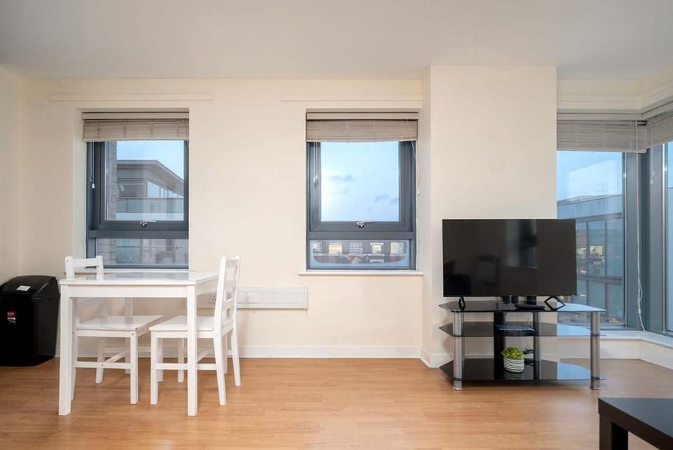 Communal lounge/ TV room, TV and multimedia, Dining area