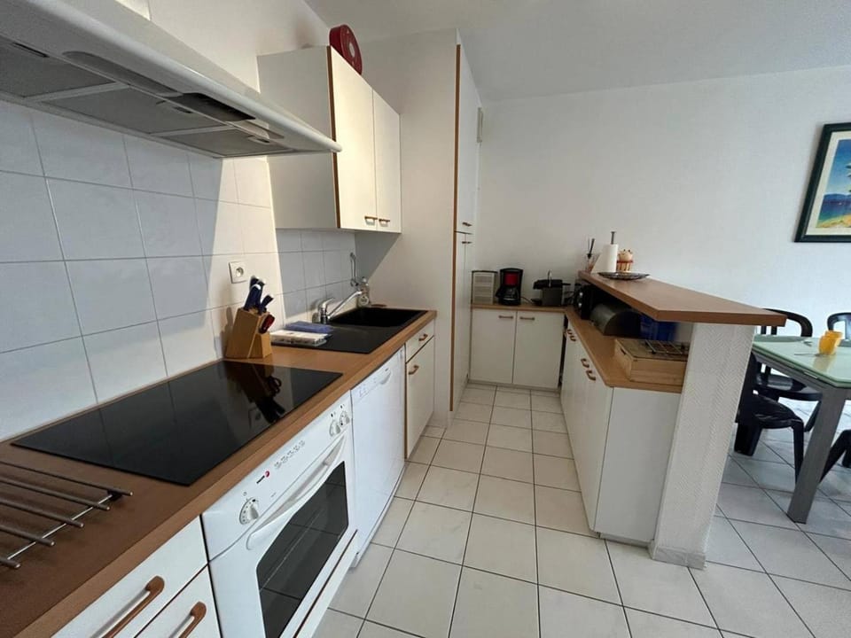 Coffee/tea facilities, Kitchen or kitchenette, dishwasher, minibar, oven, stove, toaster