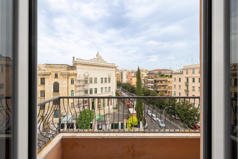 Neighbourhood, Balcony/Terrace, City view