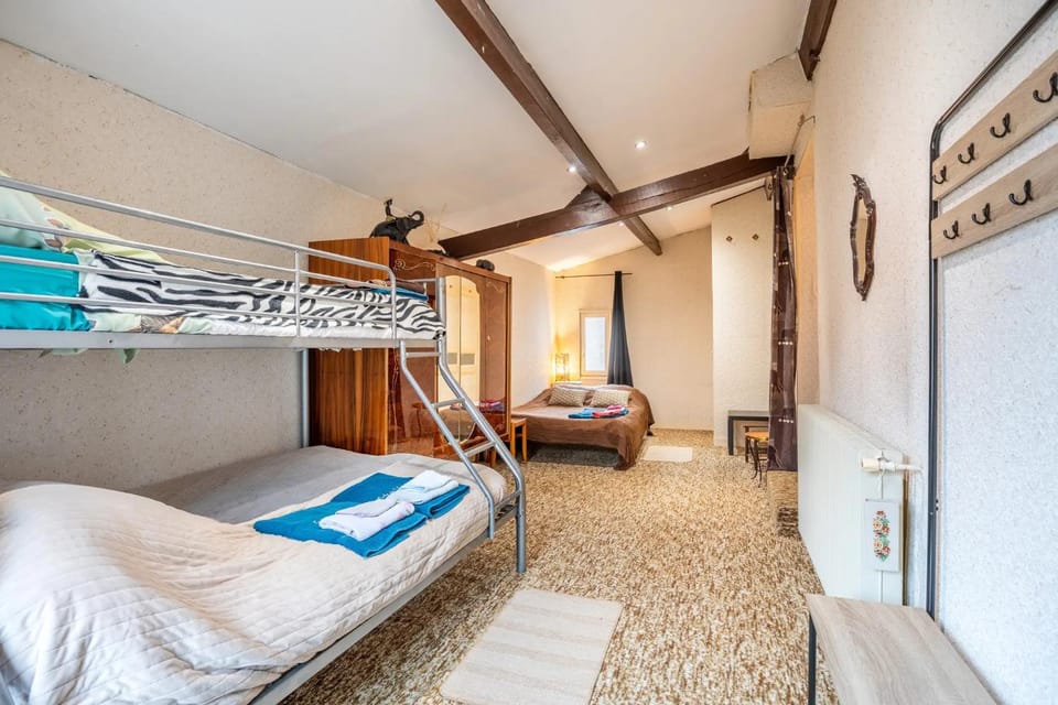 Bedroom, bunk bed