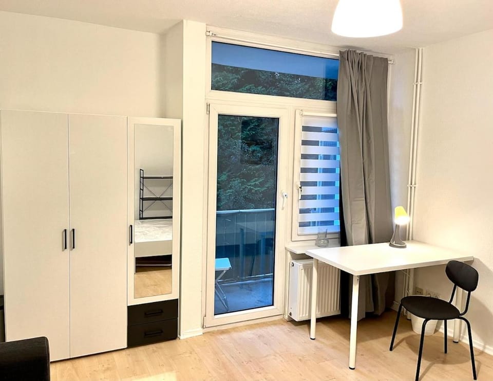 Tolles neues Apartment mit Balkon, EBK, Wlan, Smart TV, Netflix Apartment in Wuppertal
