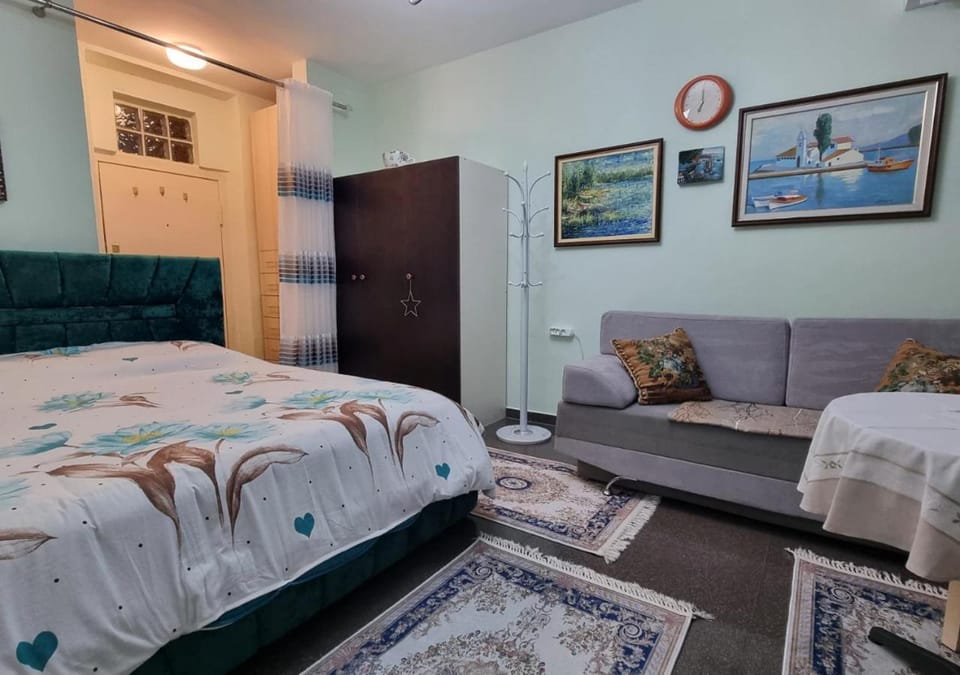 Bed, Living room, Photo of the whole room, Seating area, Bedroom, wardrobe