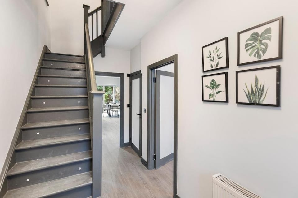 Modern spacious House next 02 Arena And LCY Apartment in London