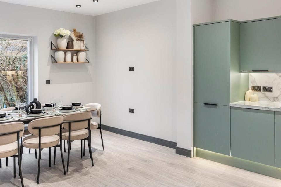 Modern spacious House next 02 Arena And LCY Apartment in London