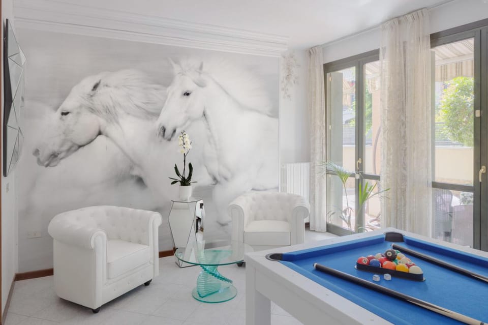 Billiard, Game Room, Living room, Seating area