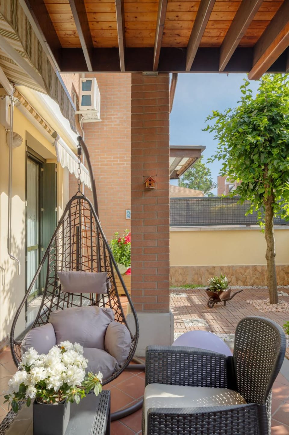 Property building, Patio, Garden, View (from property/room), Balcony/Terrace, Seating area, Garden view