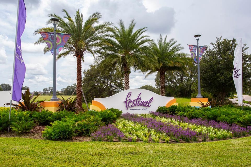 Pet Friendly Luxury Townhouse Minutes from Disney 350 House in Four Corners
