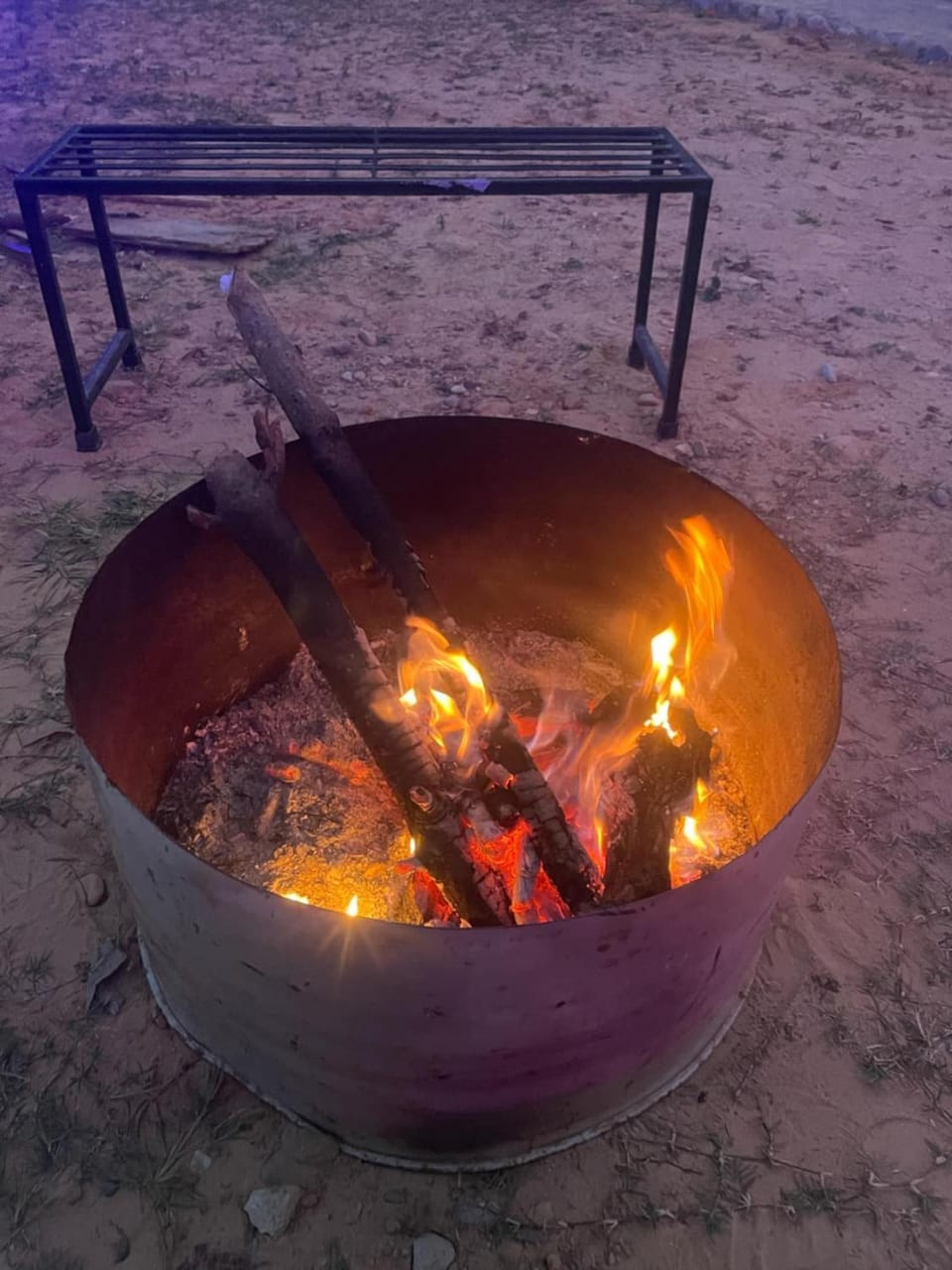 Restaurant/places to eat, BBQ facilities, Food and drinks