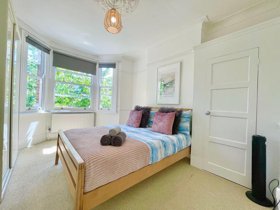 Bed, Other, Photo of the whole room, Bedroom, towels, wardrobe