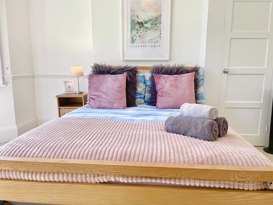 Bed, Other, Bedroom, towels