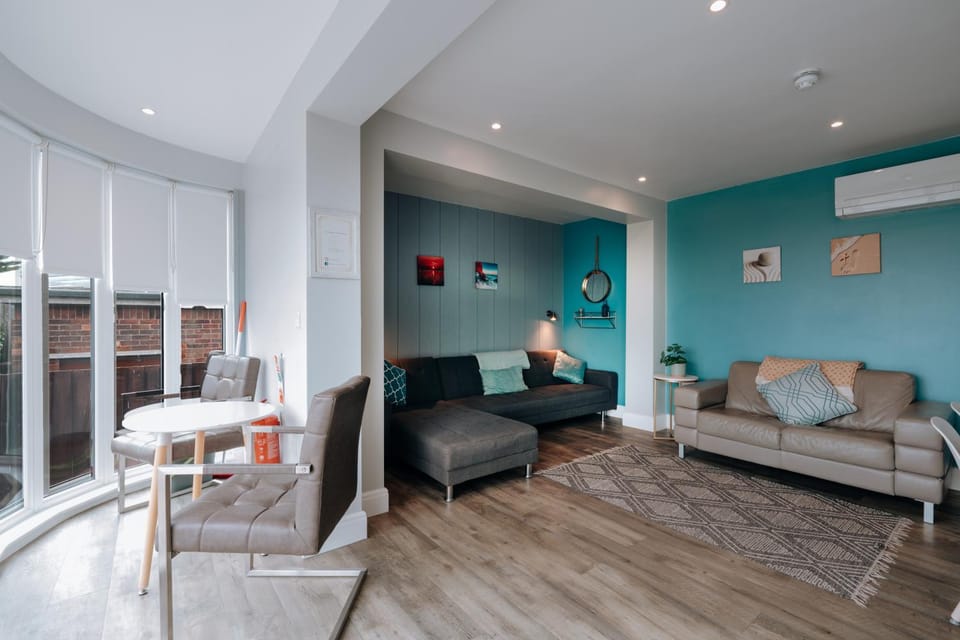 Cliff Cottage - Luxurious Seaview Retreat House in Great Yarmouth