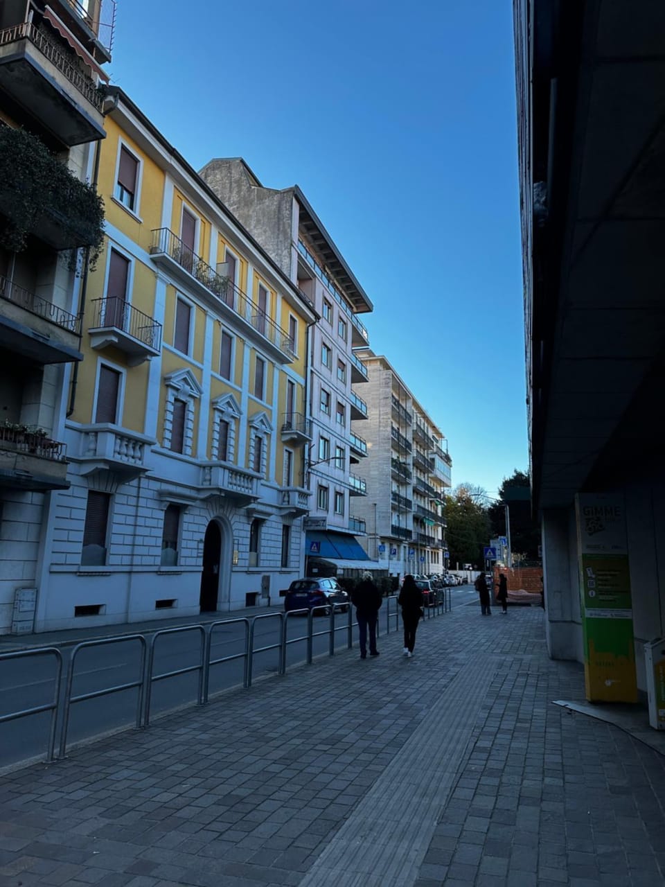 Neighbourhood, Street view